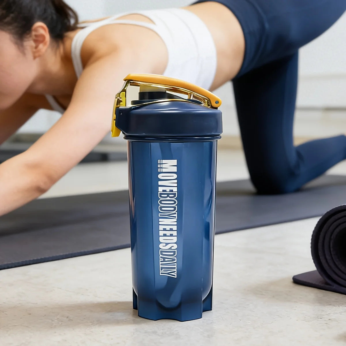 Coctelera de proteínas portátil, botella de Fitness de 550Ml con bola batidora de plástico para atletas entusiastas del Fitness, perfecta para exteriores, 1 ud.